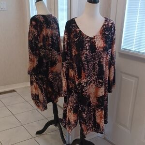 4/$30 Abstract Asymetric Tunic Top - Size 2X